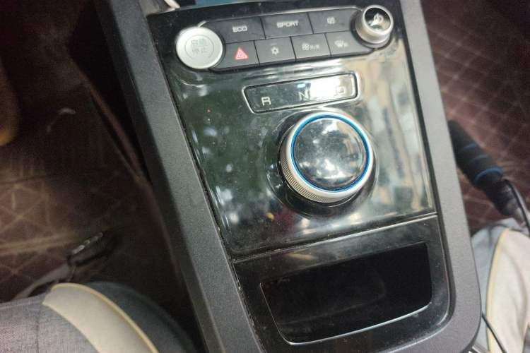 Used BYD e2 2019 Standard Range Version – Yue·Standard Model Gear Lever
