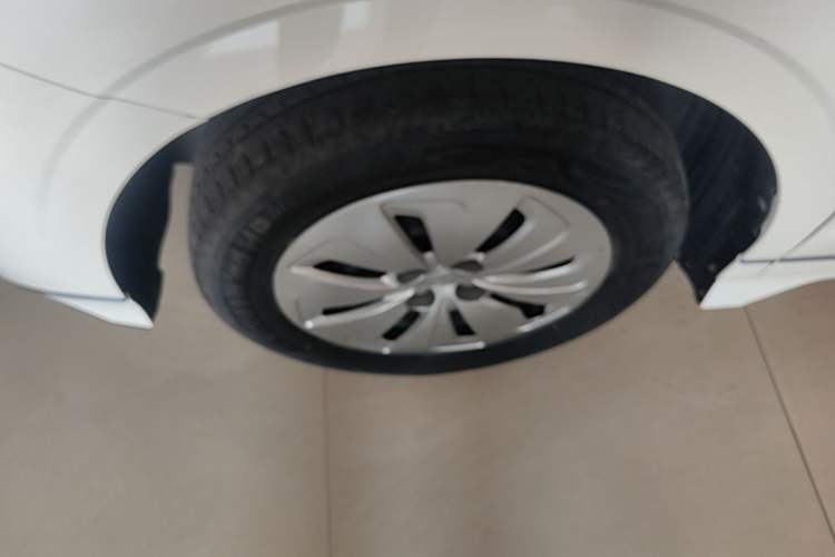 Used BYD e2 2019 Standard Range Version – Yue·Standard Model Left Front Wheel Hub