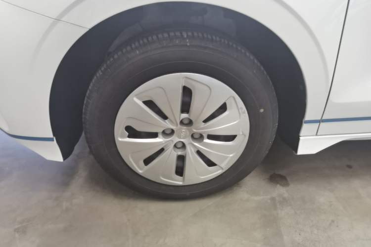 Used BYD e2 2019 Standard Range Version – Yue·Standard Model Left Front Wheel Hub