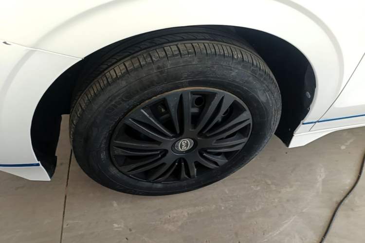 Used BYD e2 2019 Standard Range Version – Yue·Standard Model Left Front Wheel Hub
