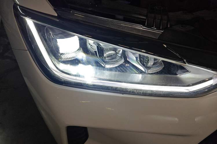 Used BYD e2 2019 High-Range Version – Chuan·Luxury Model Right Front Headlight