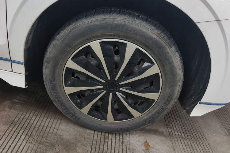 Used BYD e2 2019 Standard Range Version – Yue·Standard Model Right Front Wheel Hub