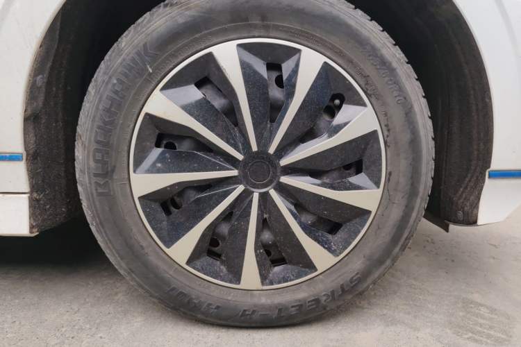 Used BYD e2 2019 Standard Range Version – Yue·Standard Model Right Front Wheel Hub