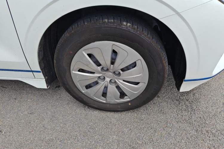Used BYD e2 2019 Standard Range Version – Yue·Standard Model Right Front Wheel Hub