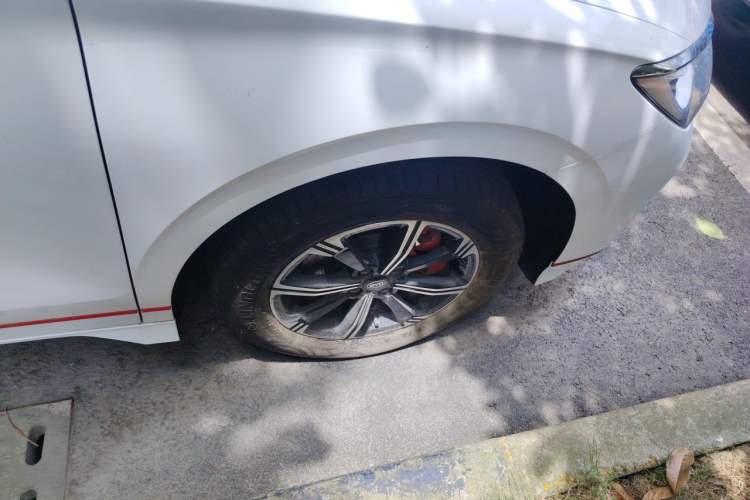 Used BYD e2 2019 High-Range Version – Chuan·Luxury Model Right Front Wheel Hub
