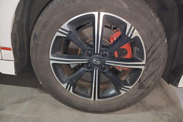 Used BYD e2 2019 High-Range Version – Chuan·Luxury Model Right Front Wheel Hub