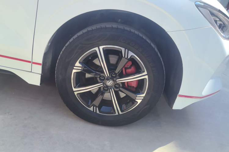 Used BYD e2 2019 High-Range Version – Chuan·Luxury Model Right Front Wheel Hub