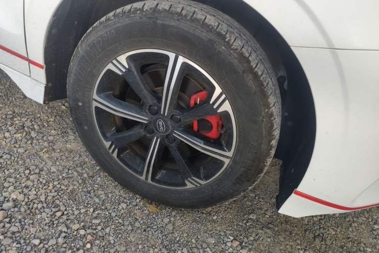 Used BYD e2 2019 High-Range Version – Chuan·Luxury Model Right Front Wheel Hub