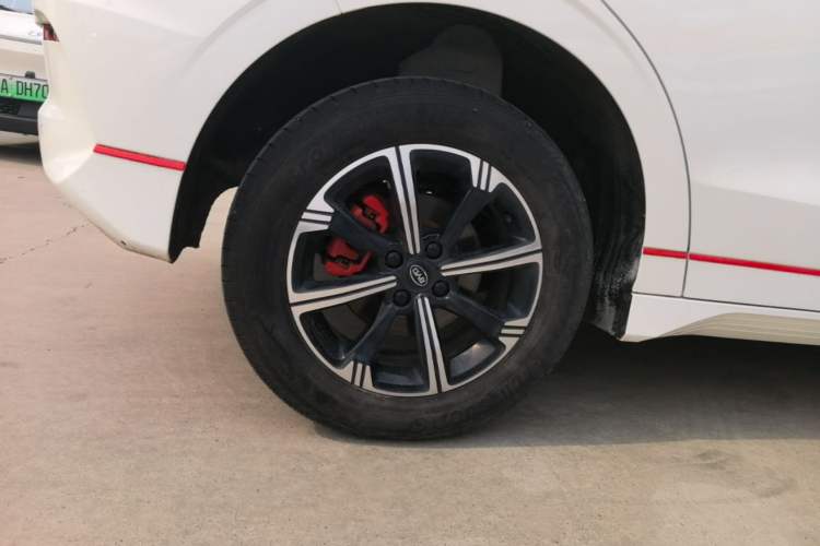 Used BYD e2 2019 High-Range Version – Chuan·Luxury Model Right Rear Wheel Hub