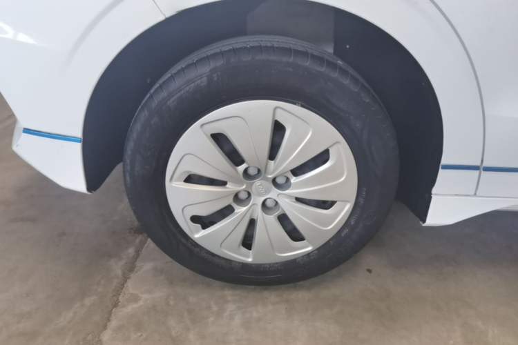 Used BYD e2 2019 Standard Range Version – Yue·Standard Model Right Rear Wheel Hub