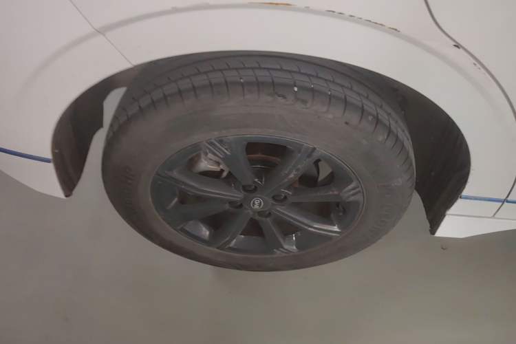 Used BYD e2 2019 Standard Range Model – Smart & Comfortable Version Right Rear Wheel Hub