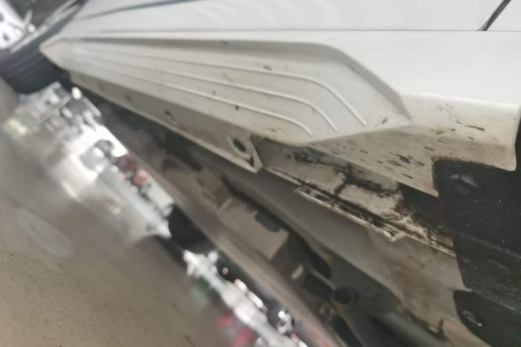 Used BYD e2 2019 Standard Range Version – Yue·Standard Model Right Side Sill