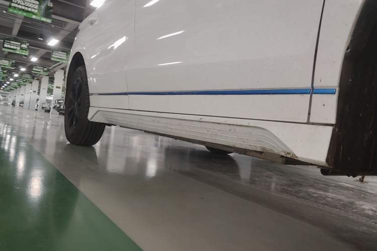 Used BYD e2 2019 Standard Range Model – Smart & Comfortable Version Right Side Sill