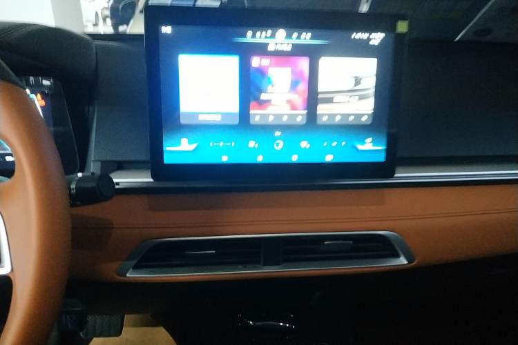 Used BYD e2 2020 Upgraded Model Standard Range Version Comfort Edition Audio And AC Panel