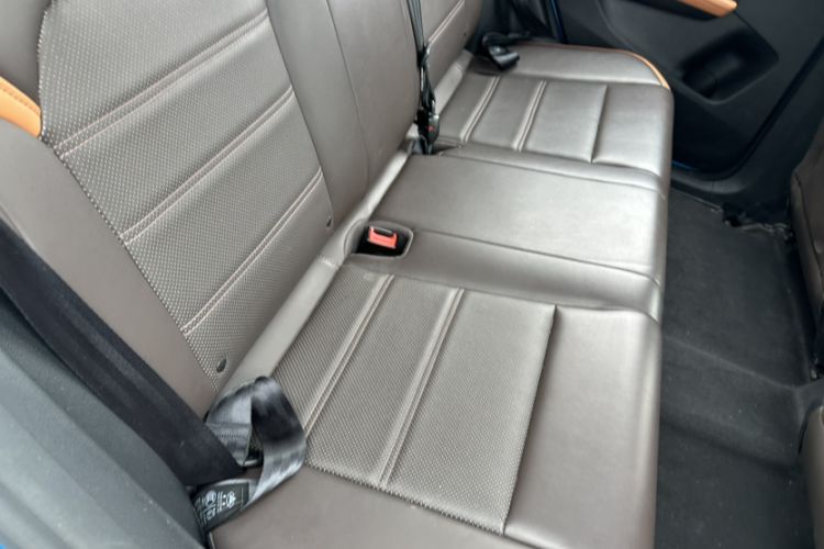 Used BYD e2 2020 Upgraded Version Long-Range Edition Luxury Model Interior 4