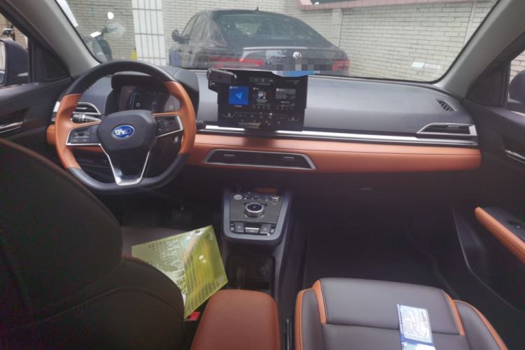Used BYD e2 2020 Upgraded Version Long-Range Edition Luxury Model Center Console