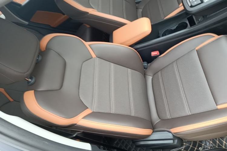 Used BYD e2 2020 Upgraded Version Long-Range Edition Luxury Model Right Front Seat