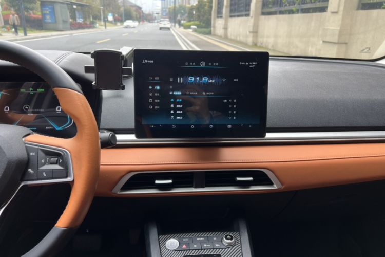 Used BYD e2 2020 Upgraded Version Long-Range Edition Luxury Model Audio And AC Panel