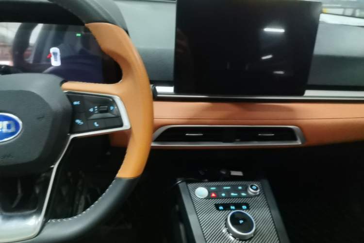 Used BYD e2 2020 Upgraded Model Standard Range Version Comfort Edition Audio And AC Panel