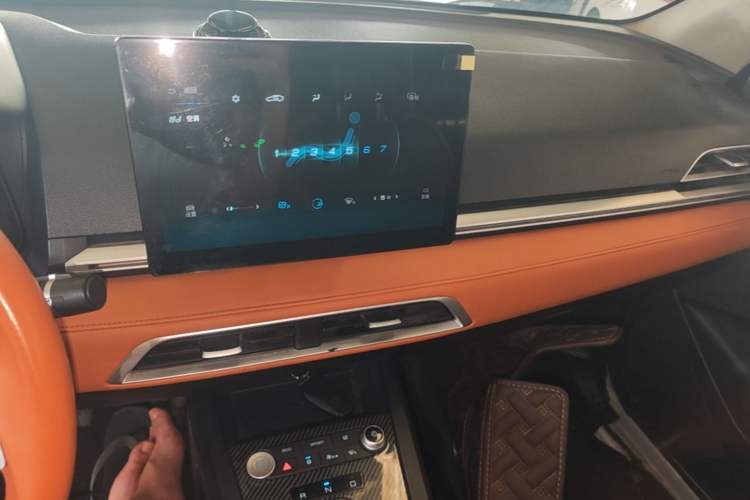 Used BYD e2 2020 Upgraded Model Standard Range Version Comfort Edition Audio And AC Panel