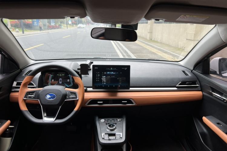 Used BYD e2 2020 Upgraded Version Long-Range Edition Luxury Model Interior 3