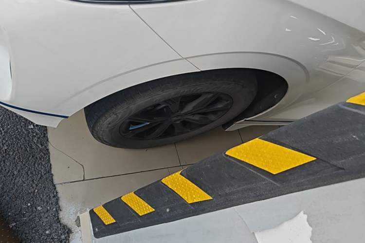 Used BYD e2 2020 Upgraded Version Extended Range Edition Premium Model Left Front Wheel Hub
