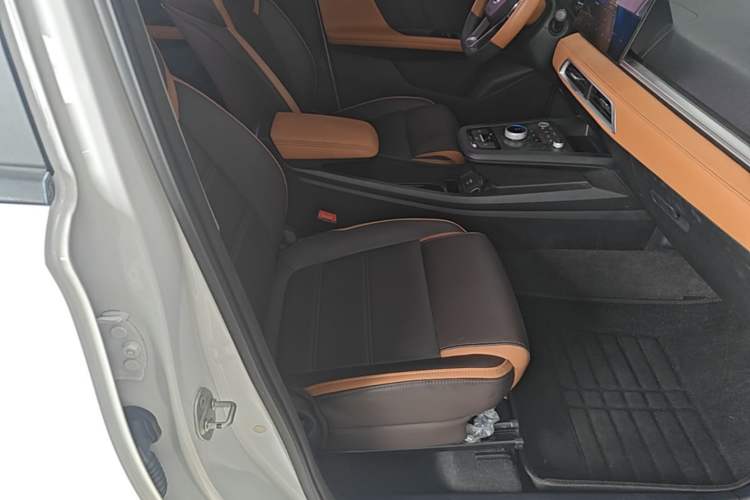 Used BYD e2 2020 Upgraded Version Long-Range Edition Luxury Model Right Front Seat