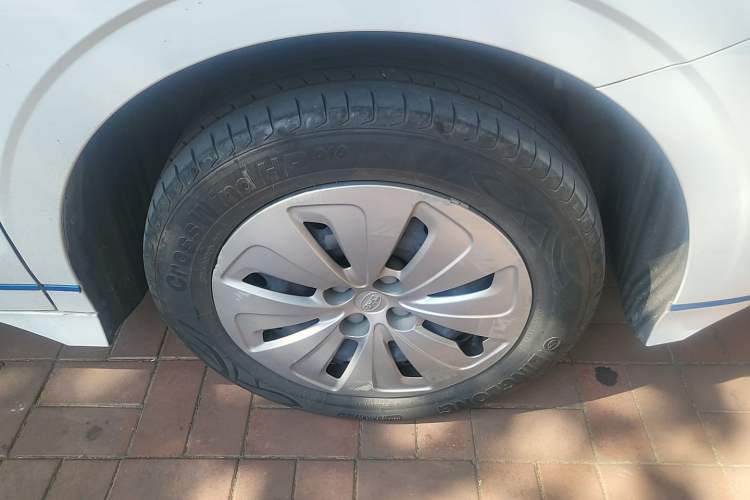 Used BYD e2 2020 Upgraded Model Standard Range Version Standard Configuration Right Front Wheel Hub