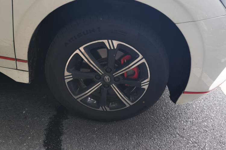 Used BYD e2 2020 Upgraded Version Long-Range Edition Luxury Model Right Front Wheel Hub