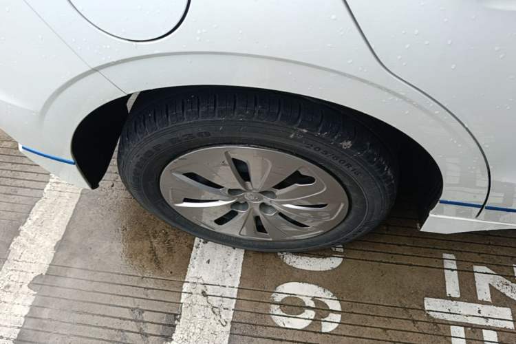 Used BYD e2 2020 Upgraded Model Standard Range Version Standard Configuration Right Rear Wheel Hub