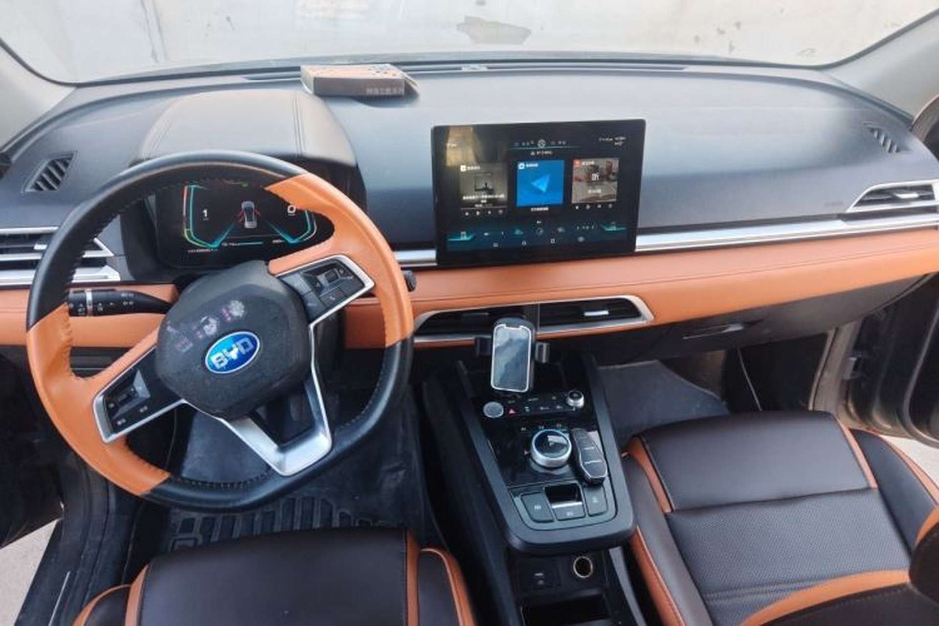 Used BYD e2 2021 Luxury Model Center Console