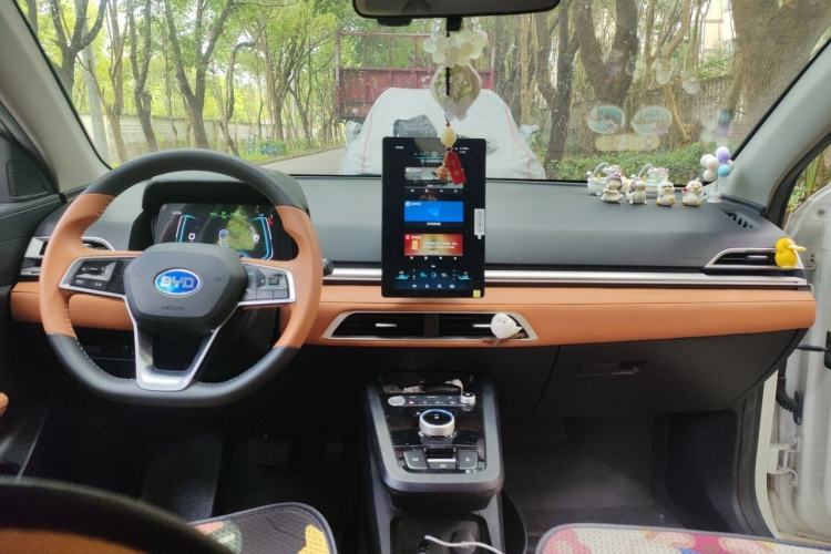 Used BYD e2 2021 Luxury Model Center Console