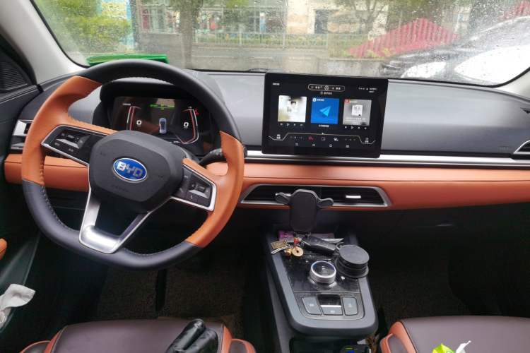 Used BYD e2 2021 Luxury Model Center Console