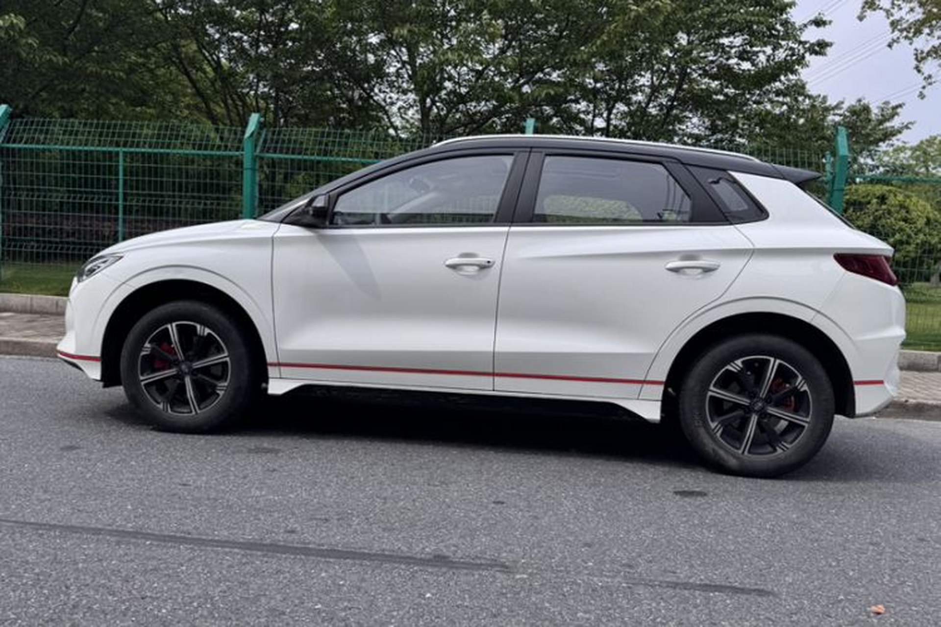 Used BYD e2 2021 Deluxe Model Exterior 2