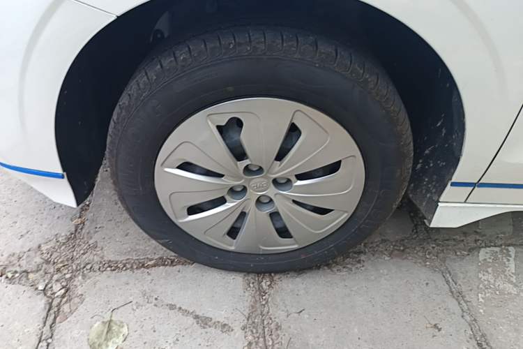 Used BYD e2 2021 Comfort Model Exterior 4