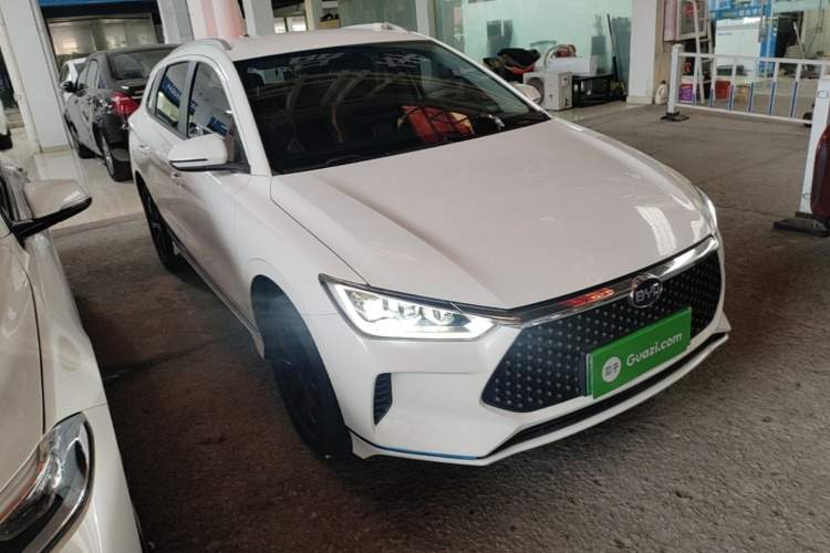 Used BYD e2 2021 Luxury Model Front Right 45 Deg