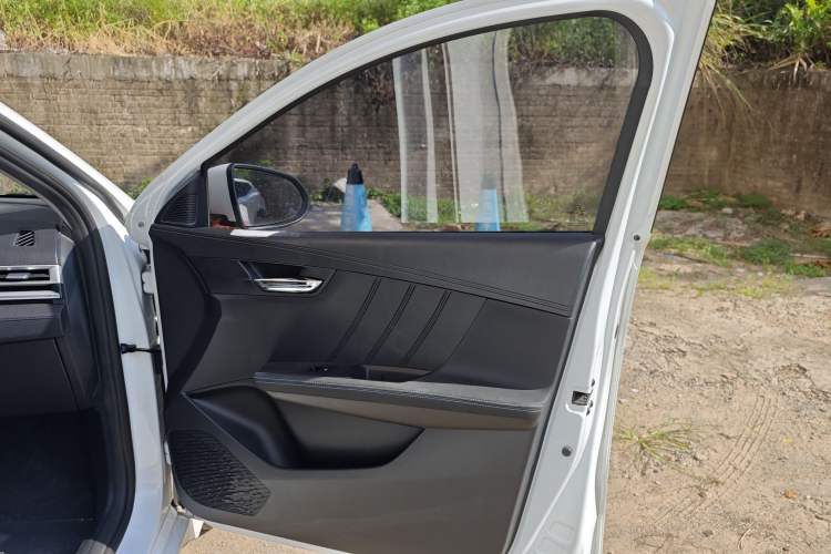 Used BYD e2 2021 Standard Model Interior 10