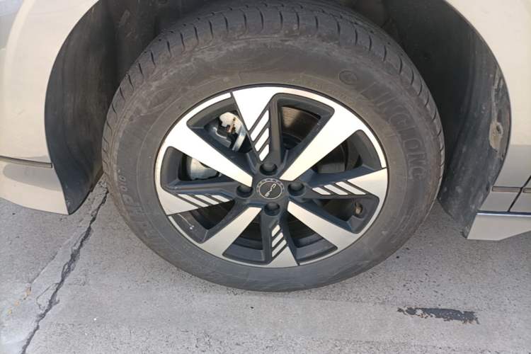 Used BYD e2 2023 Luxury Model Left Front Wheel Hub