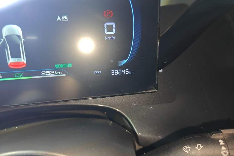 Used BYD e2 2023 Comfort Model Odometer Close Up