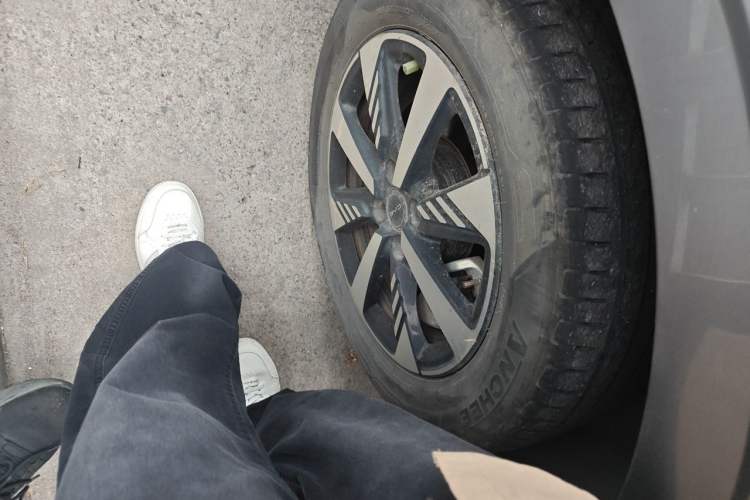 Used BYD e2 2023 Luxury Model Right Front Wheel Hub
