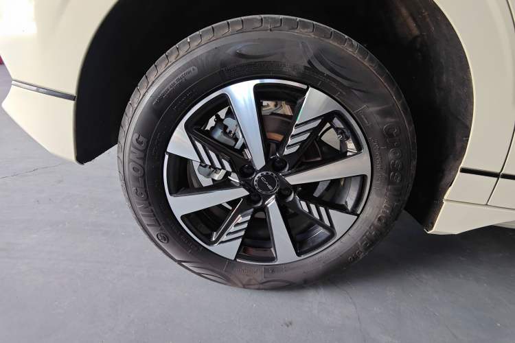 Used BYD e2 2023 Luxury Model Exterior 8