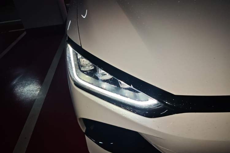 Used BYD e2 2023 Luxury Model Right Front Headlight