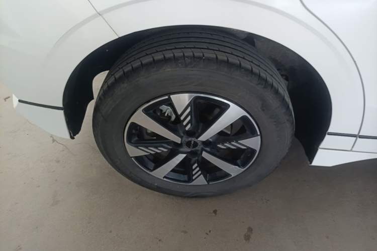 Used BYD e2 2023 Luxury Model Right Rear Wheel Hub