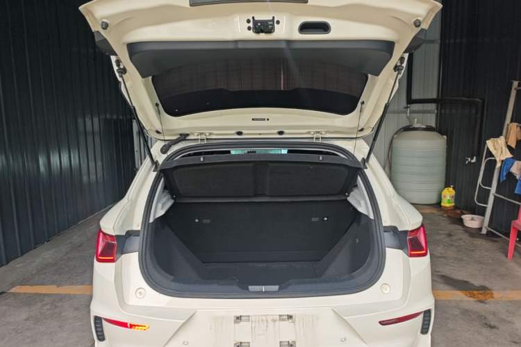 Used BYD e2 2023 Comfort Model Trunk