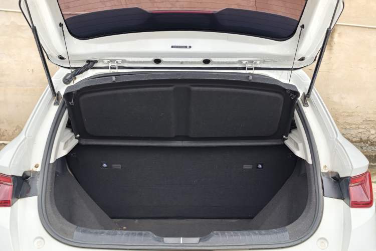 Used BYD e2 2023 Comfort Model Trunk