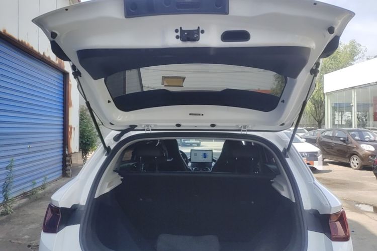 Used BYD e2 2023 Comfort Model Trunk