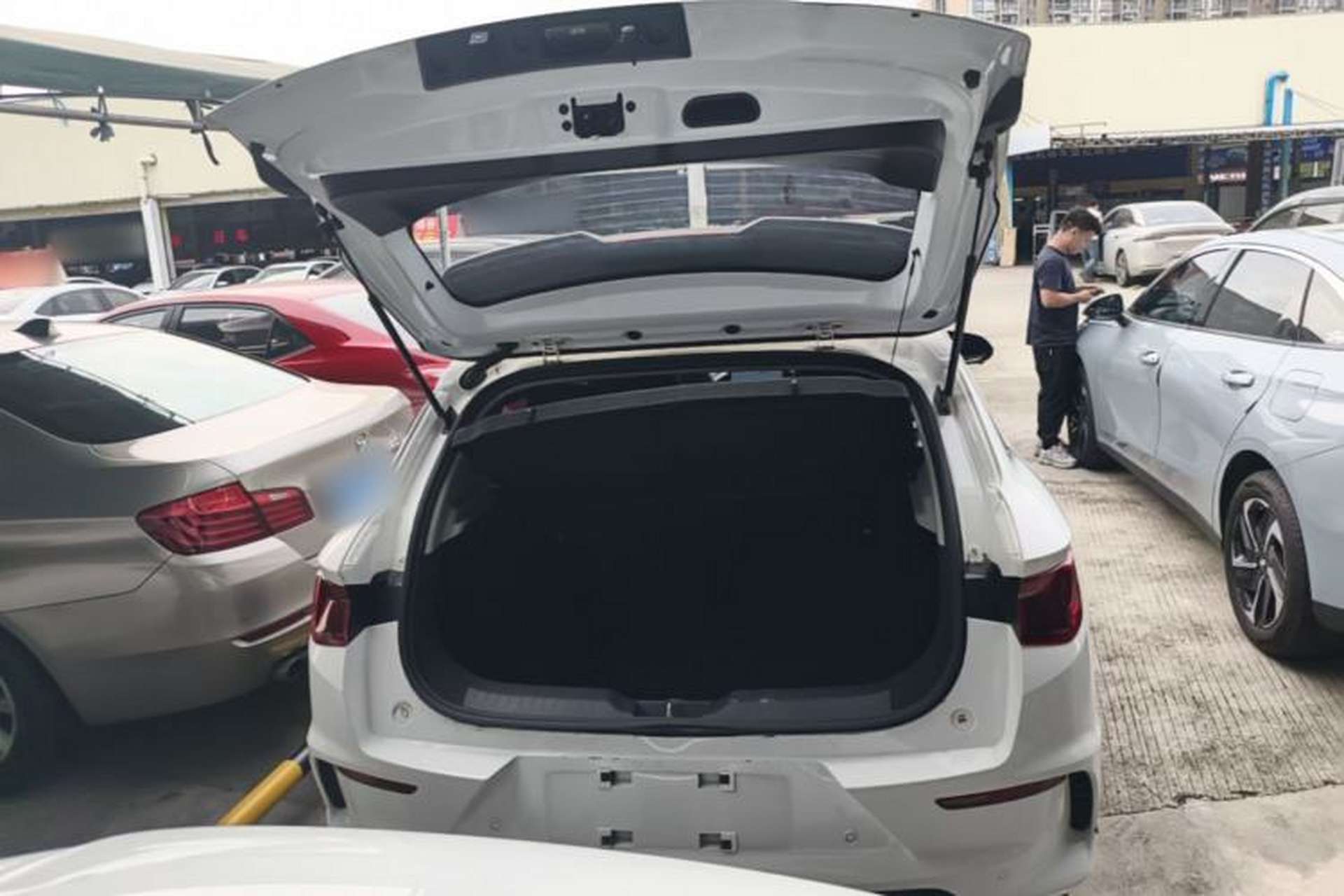 Used BYD e2 2023 Comfort Model Trunk