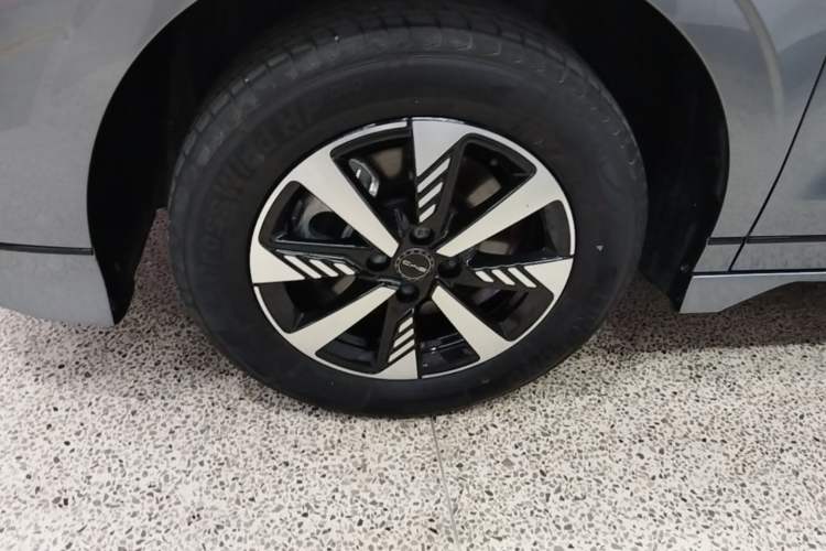 Used BYD e2 2024 Honor Edition Luxury Model Left Front Wheel Hub