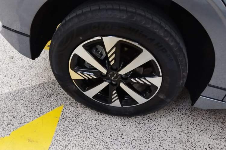 Used BYD e2 2024 Honor Edition Luxury Model Right Rear Wheel Hub