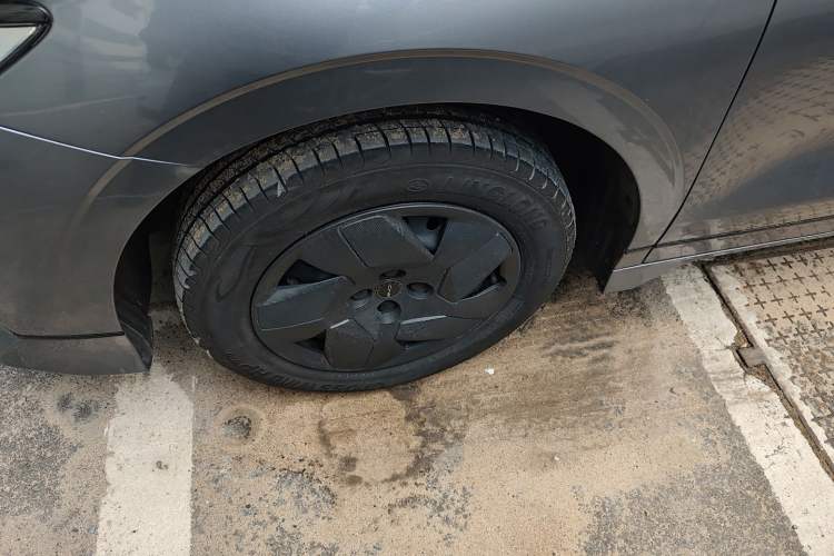 Used BYD e2 2024 Honor Edition Comfort Model Left Front Wheel Hub
